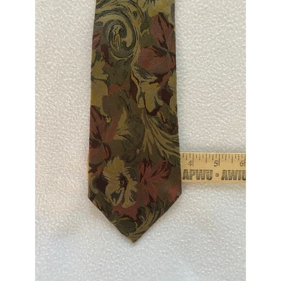 Bachrach Men’s 100% Floral Silk Necktie 3.5”Wx60”L ~ NEW $59 ~ Italian Made - Picture 3 of 4